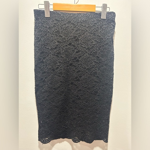 FOREVER 21 size L black pencil skirt, floral lace overlay and silky liner - Picture 1 of 5